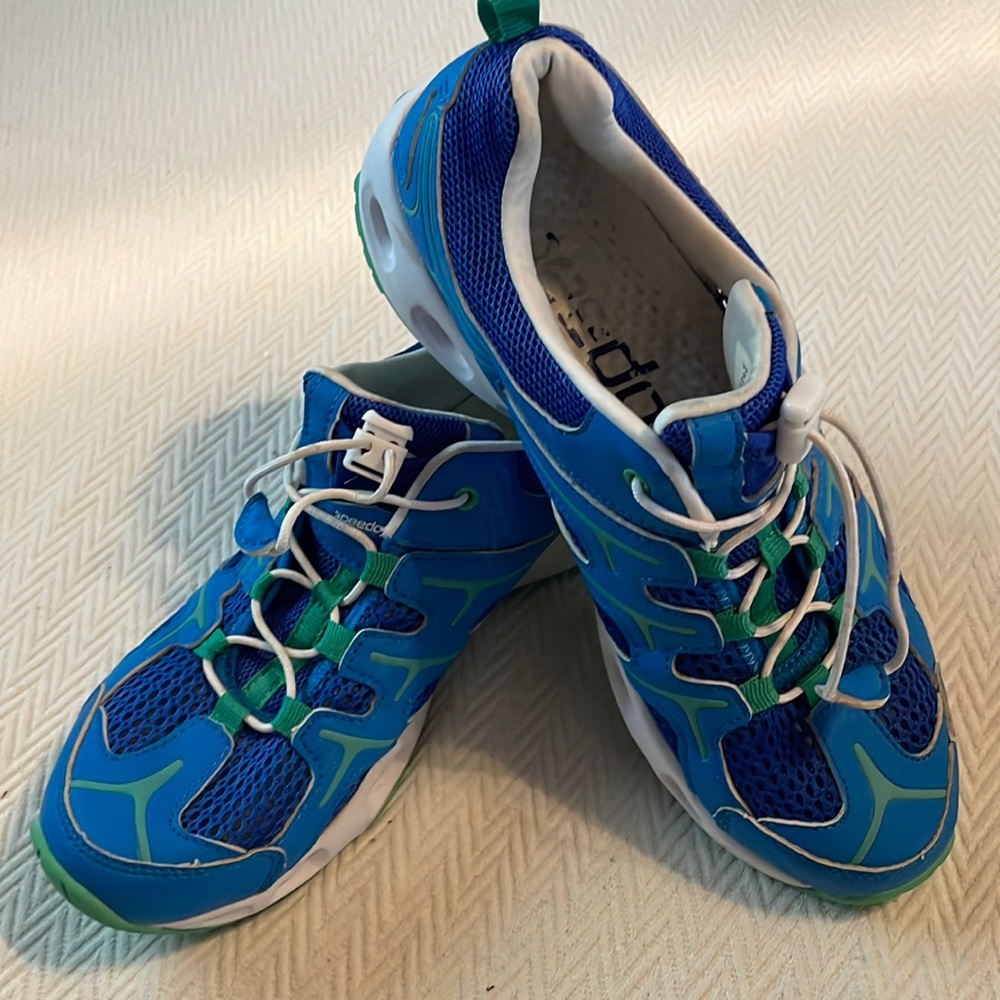 Speedo athletic shoes
